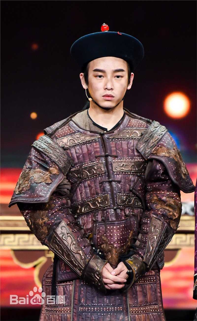 彭昱畅演员的诞生前后照片