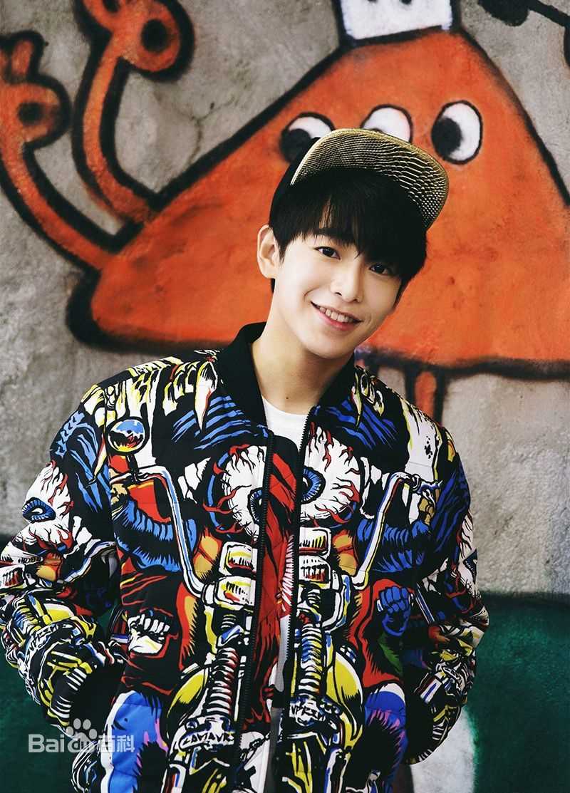 彭昱畅个人照素颜照相册