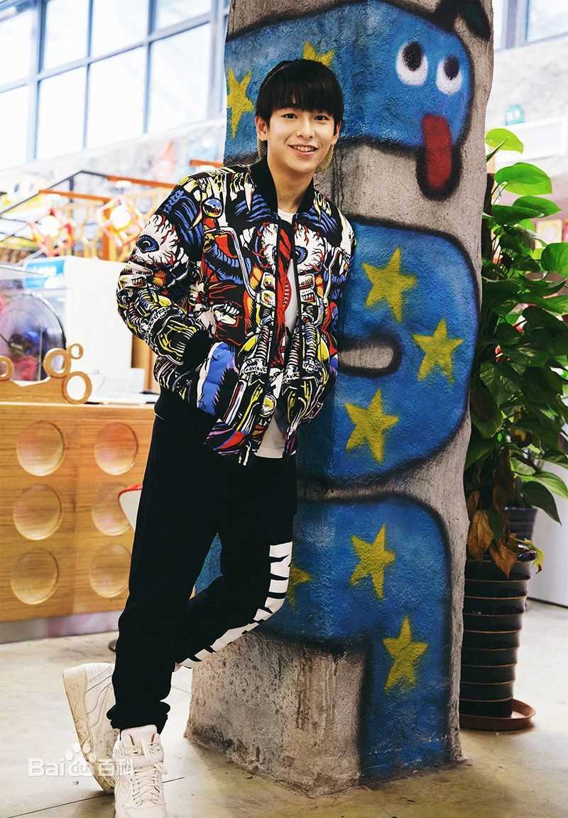 彭昱畅个人照素颜照相册