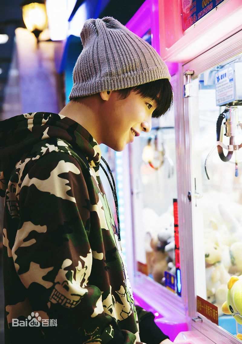 彭昱畅个人照素颜照相册