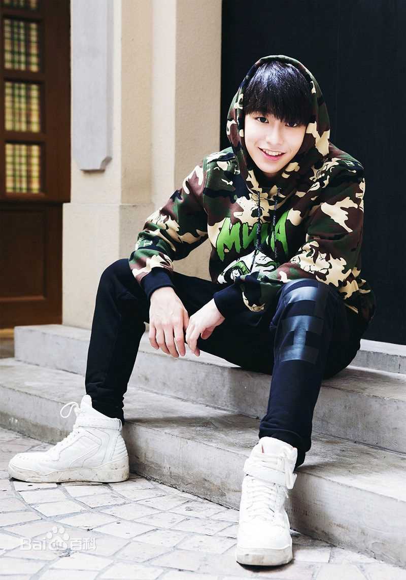 彭昱畅个人照素颜照相册