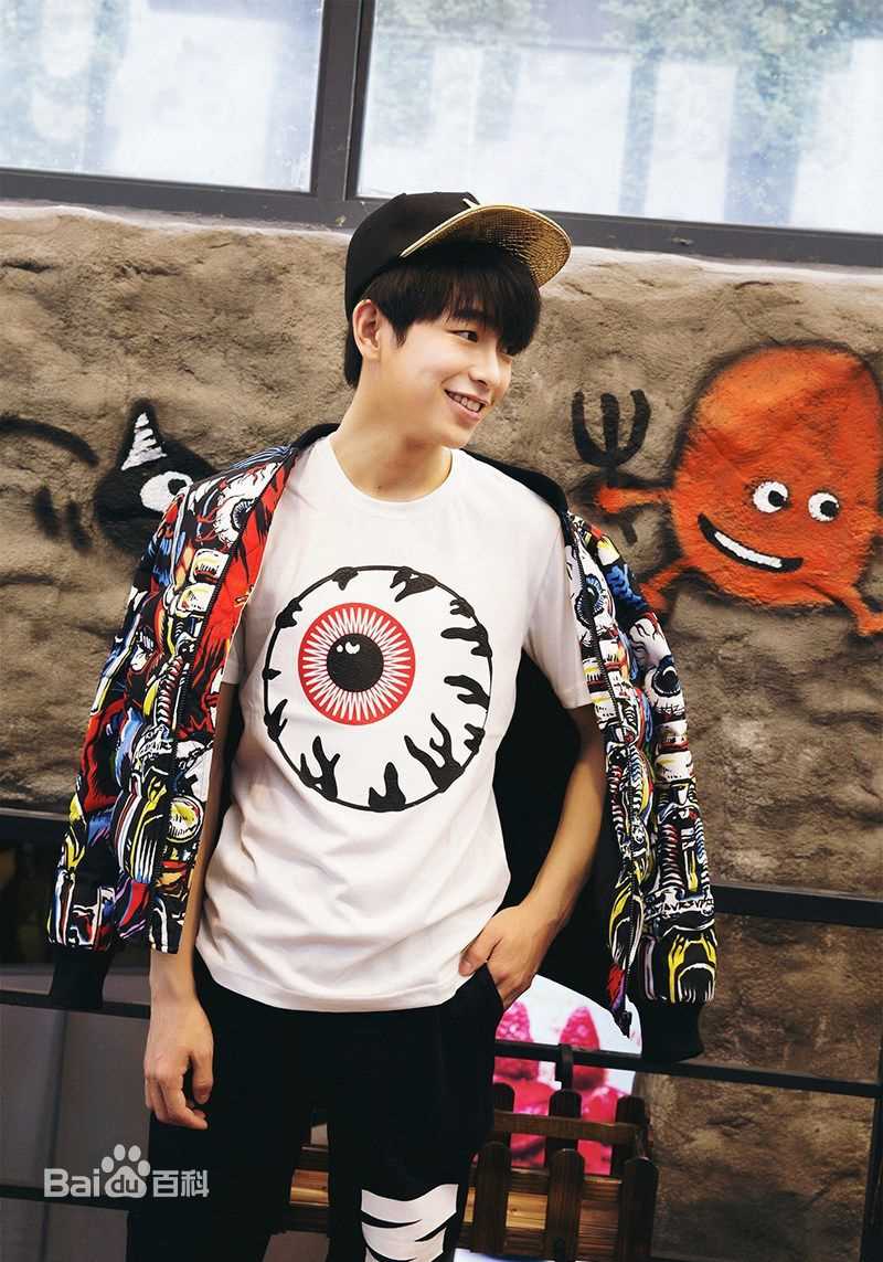 彭昱畅个人照素颜照相册