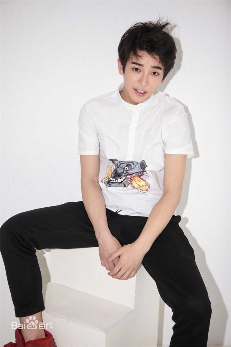 彭昱畅个人照素颜照相册