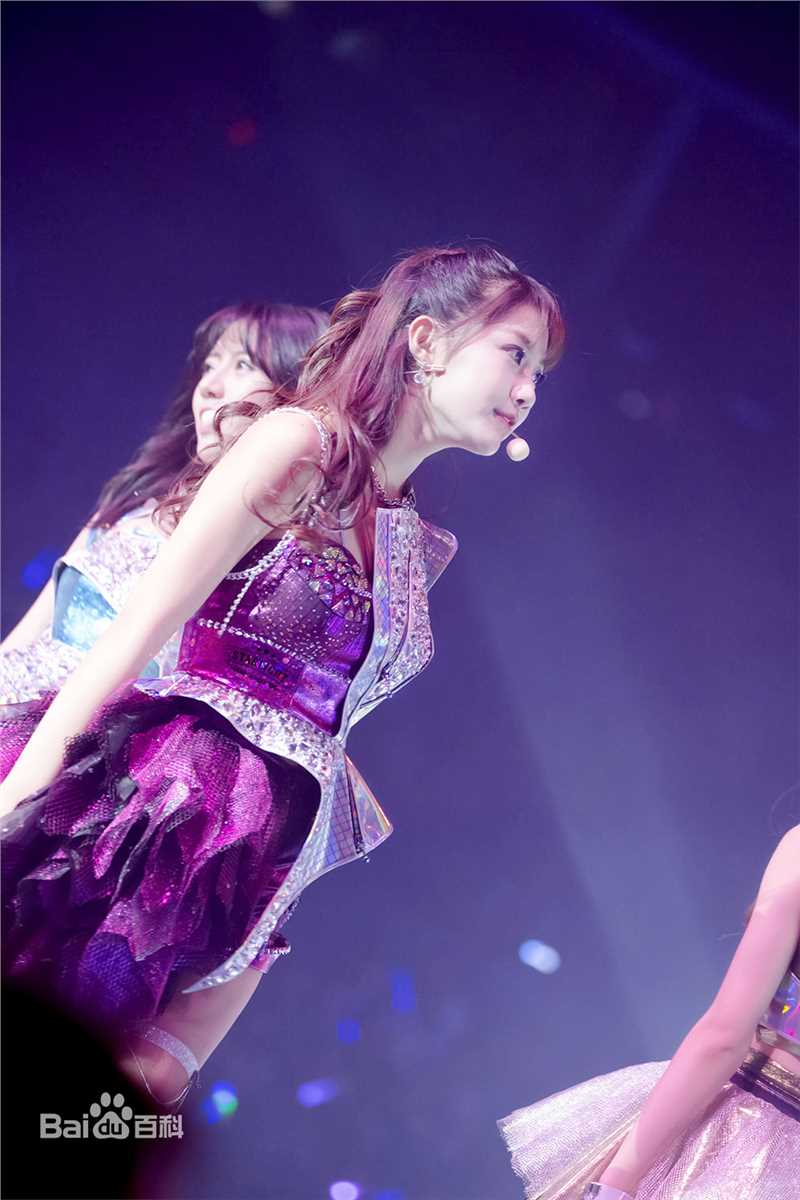 李艺彤(カチューシャガ，whitehairpin)演唱会前后照片