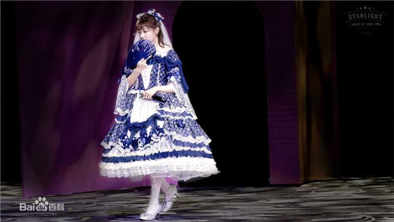 李艺彤(カチューシャガ，whitehairpin)演唱会前后照片