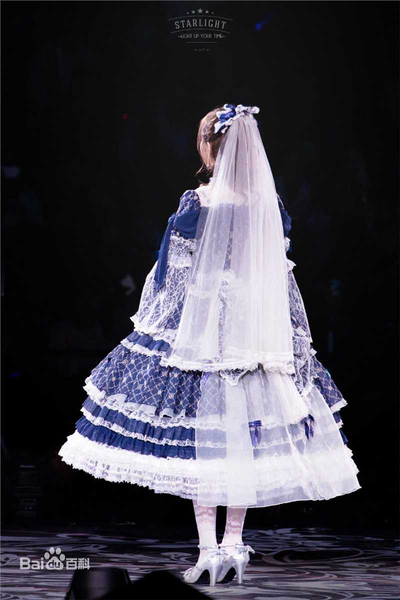 李艺彤(カチューシャガ，whitehairpin)演唱会前后照片