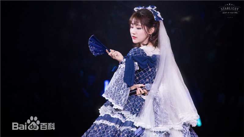 李艺彤(カチューシャガ，whitehairpin)演唱会前后照片