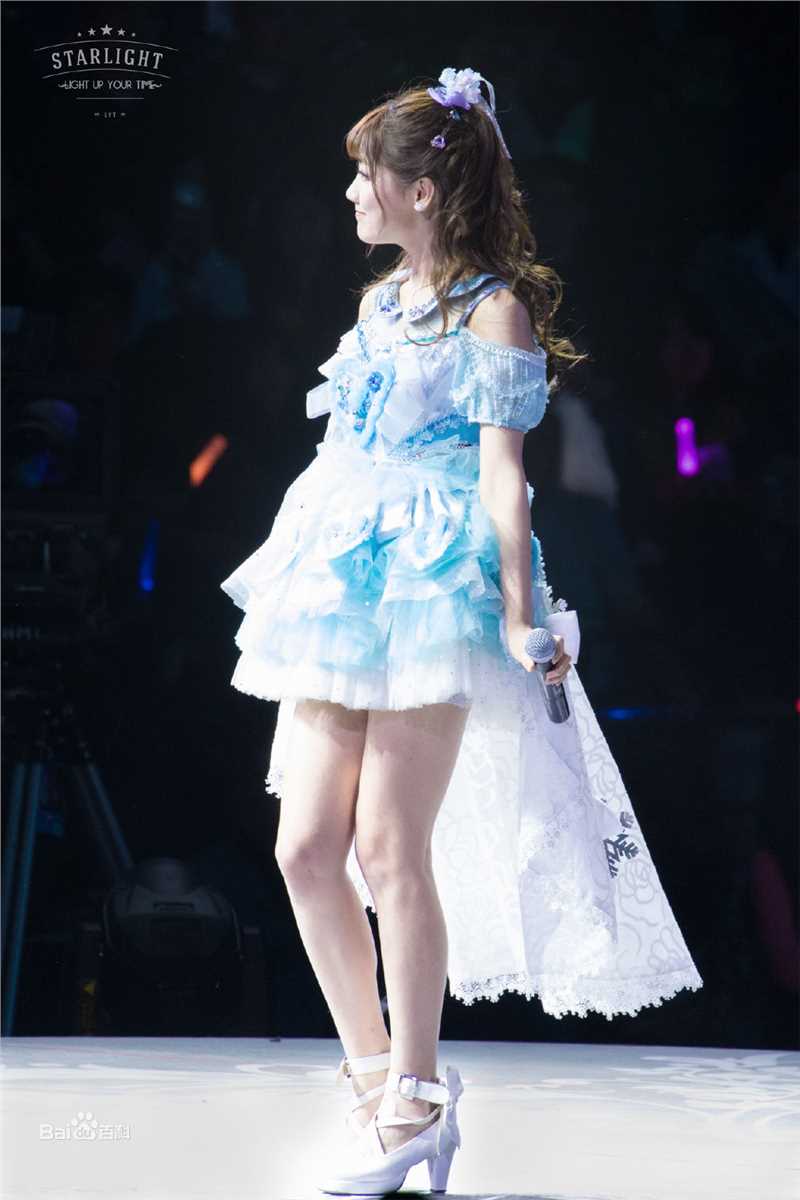 李艺彤(カチューシャガ，whitehairpin)演唱会前后照片