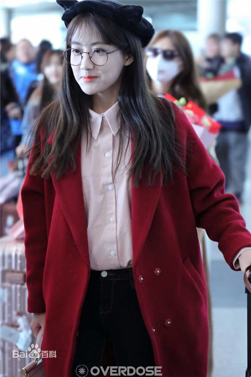 李艺彤(カチューシャガ，whitehairpin)机场照片壁纸壁纸