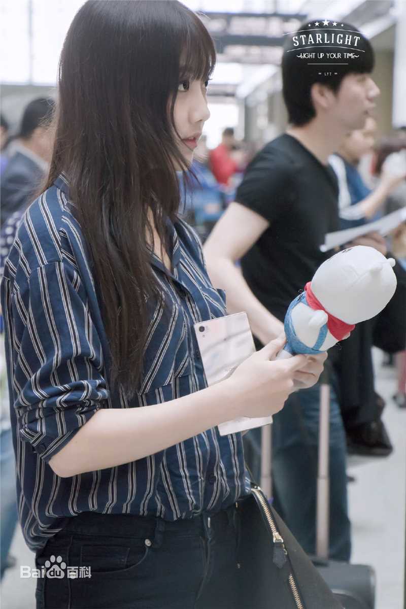 李艺彤(カチューシャガ，whitehairpin)机场照片壁纸壁纸