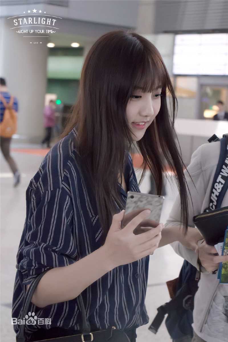 李艺彤(カチューシャガ，whitehairpin)机场照片壁纸壁纸