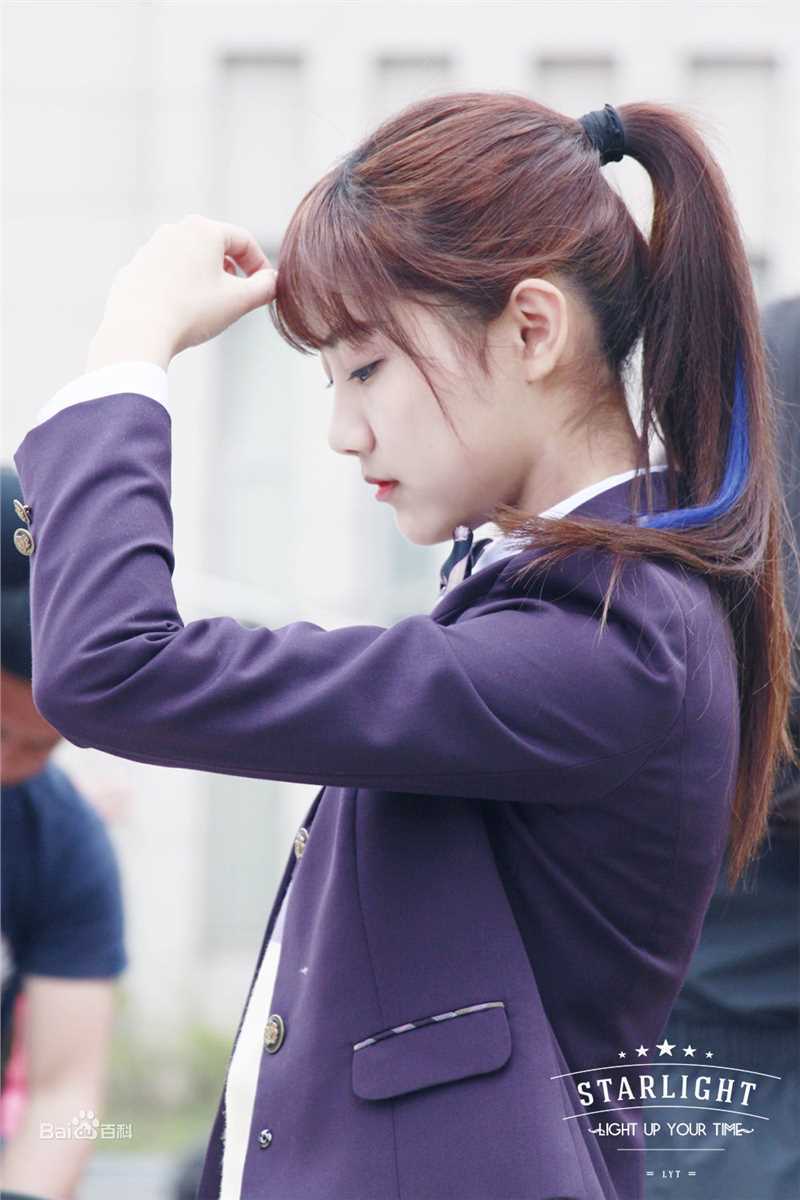 李艺彤(カチューシャガ，whitehairpin)机场照片壁纸壁纸