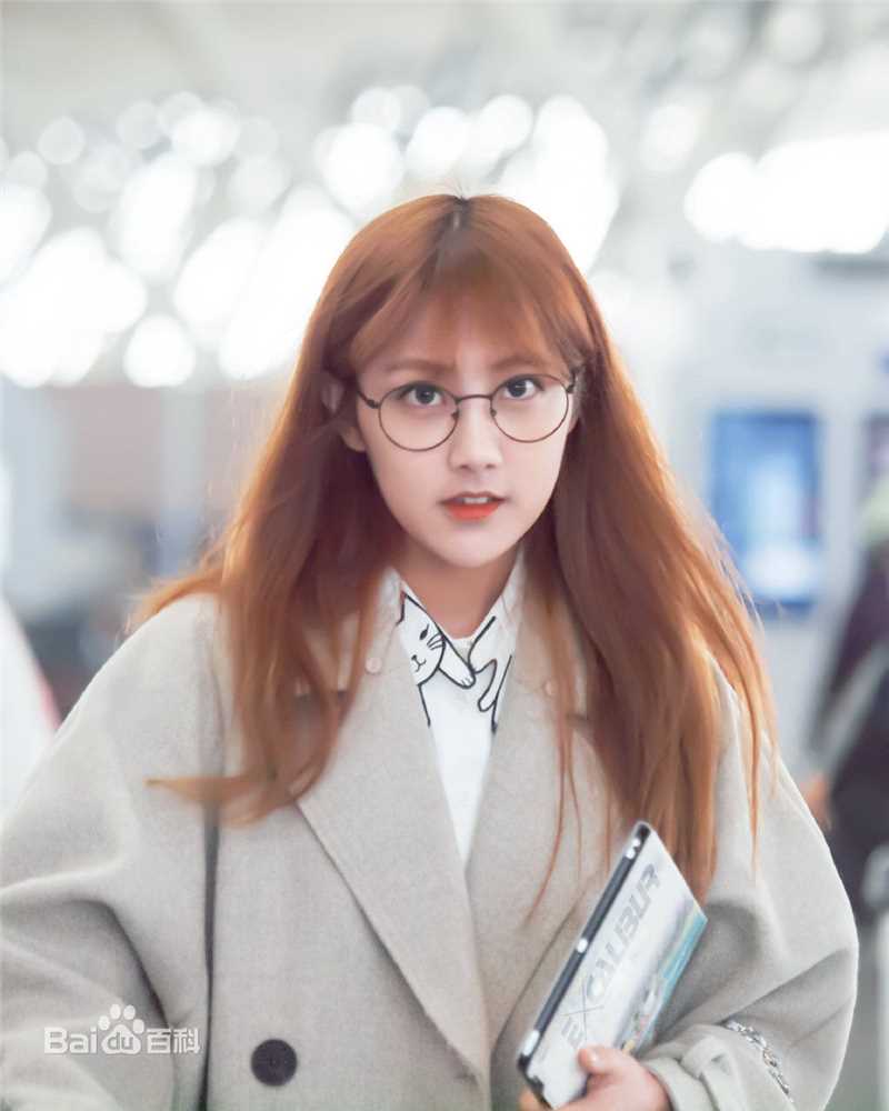 李艺彤(カチューシャガ，whitehairpin)机场照片壁纸壁纸