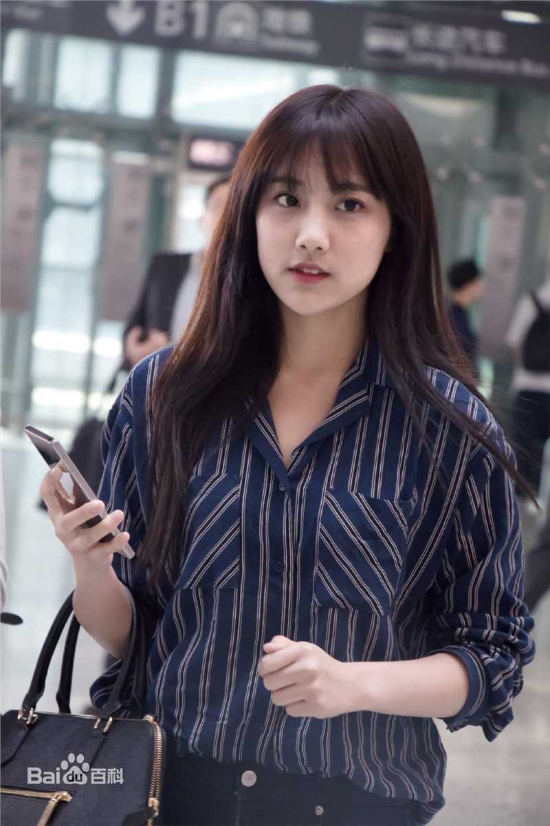 李艺彤(カチューシャガ，whitehairpin)机场照片壁纸壁纸