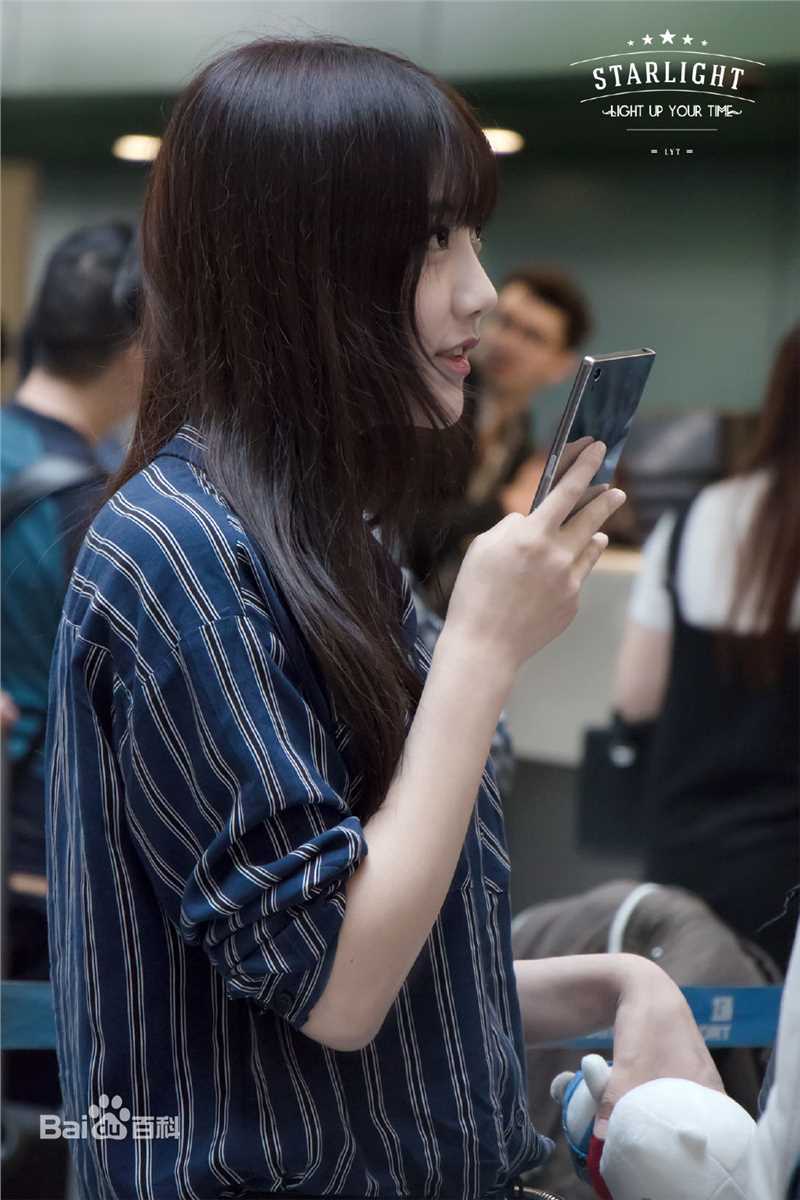 李艺彤(カチューシャガ，whitehairpin)机场照片壁纸壁纸