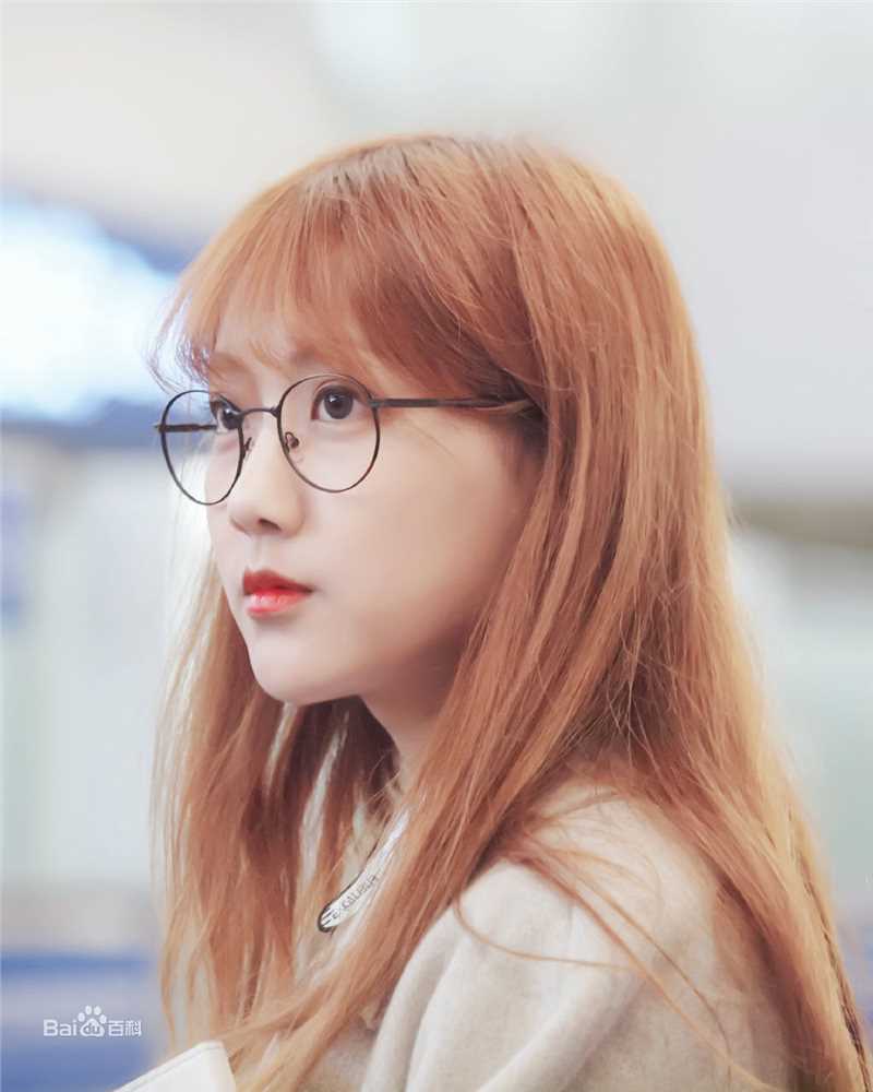 李艺彤(カチューシャガ，whitehairpin)机场照片壁纸壁纸