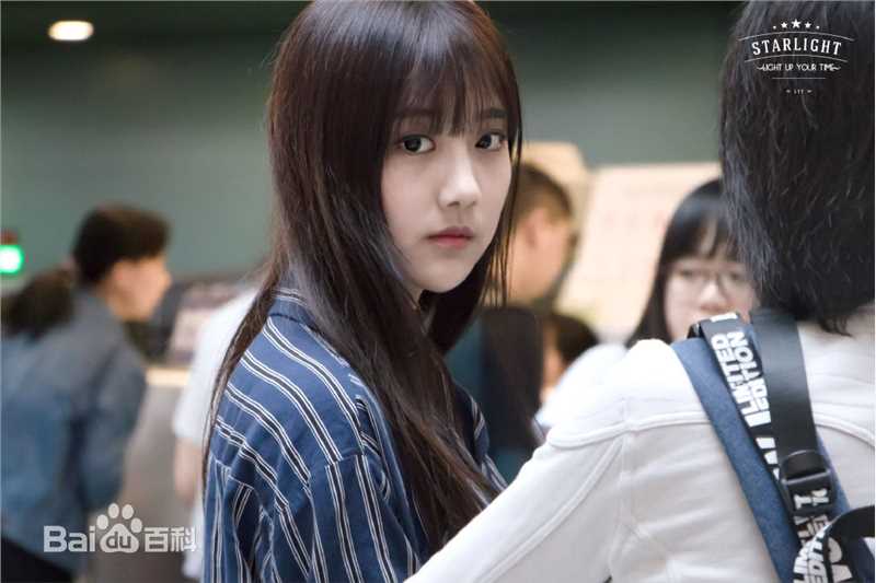 李艺彤(カチューシャガ，whitehairpin)机场照片壁纸壁纸