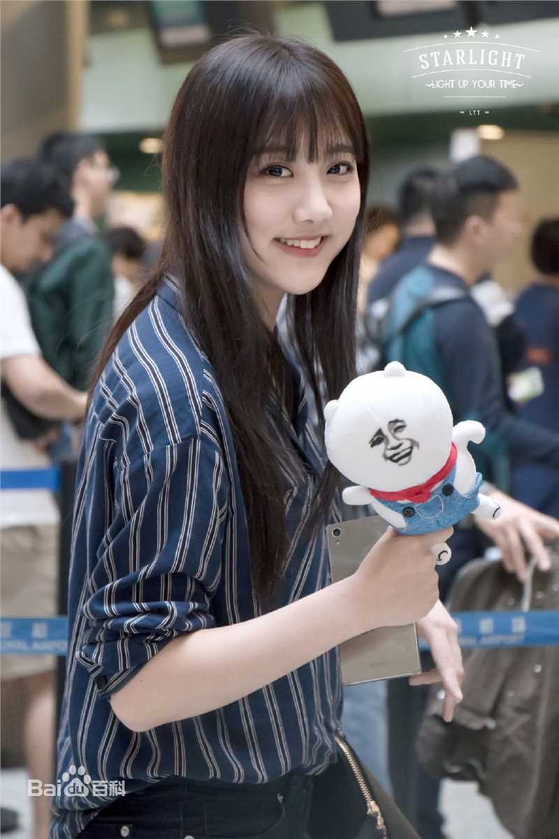 李艺彤(カチューシャガ，whitehairpin)机场照片壁纸壁纸