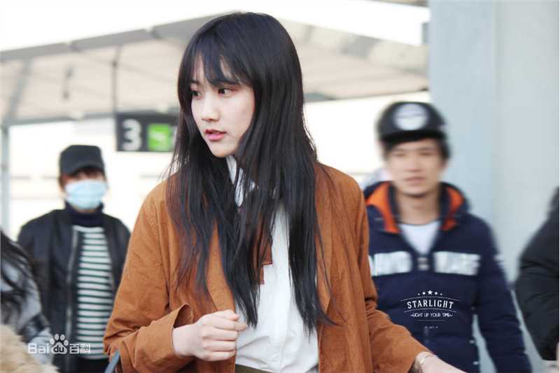 李艺彤(カチューシャガ，whitehairpin)机场照片壁纸壁纸