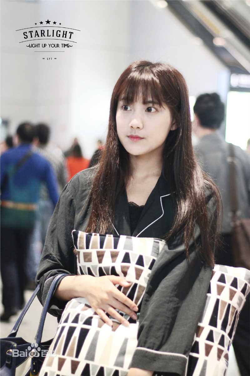 李艺彤(カチューシャガ，whitehairpin)机场照片壁纸壁纸