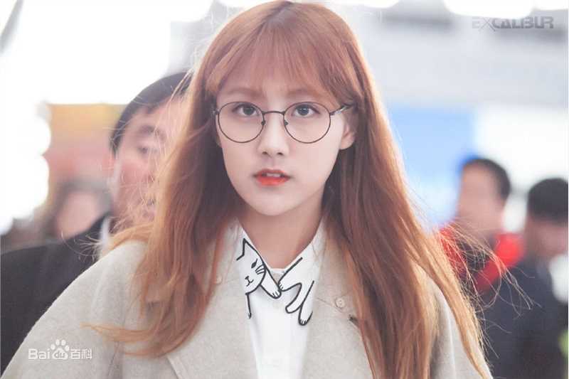 李艺彤(カチューシャガ，whitehairpin)机场照片壁纸壁纸