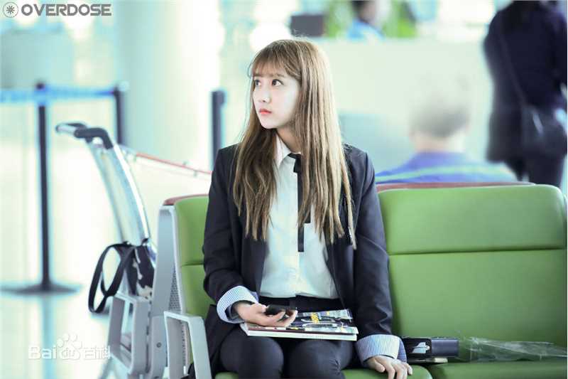 李艺彤(カチューシャガ，whitehairpin)机场照片壁纸壁纸