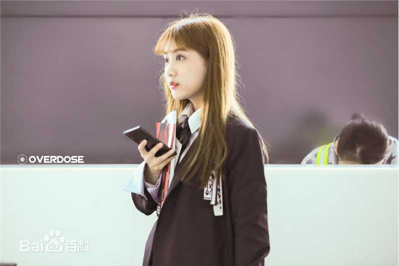 李艺彤(カチューシャガ，whitehairpin)机场照片壁纸壁纸