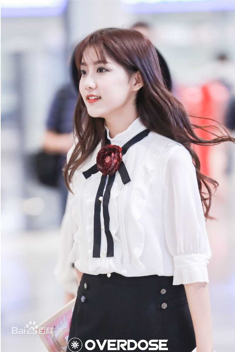 李艺彤(カチューシャガ，whitehairpin)机场照片壁纸壁纸