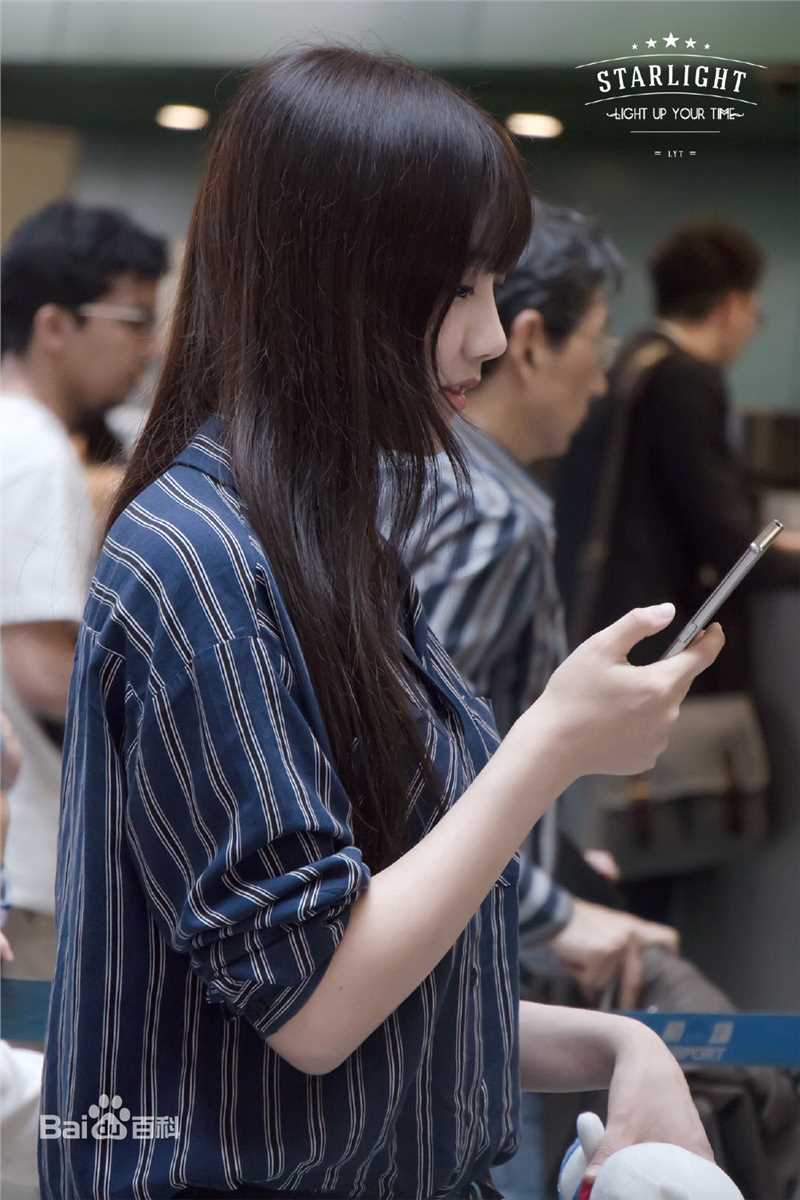 李艺彤(カチューシャガ，whitehairpin)机场照片壁纸壁纸