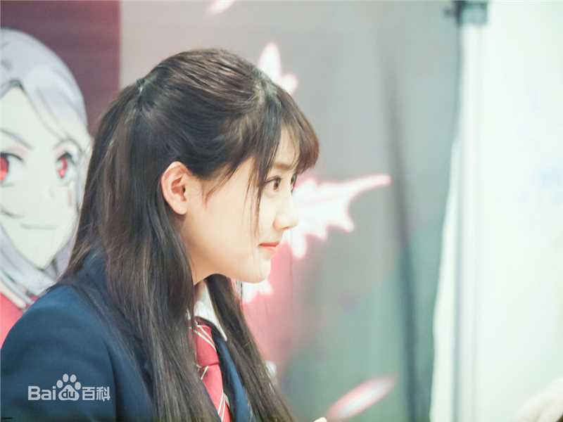 李艺彤(カチューシャガ，whitehairpin)剧场 活动素颜照壁纸