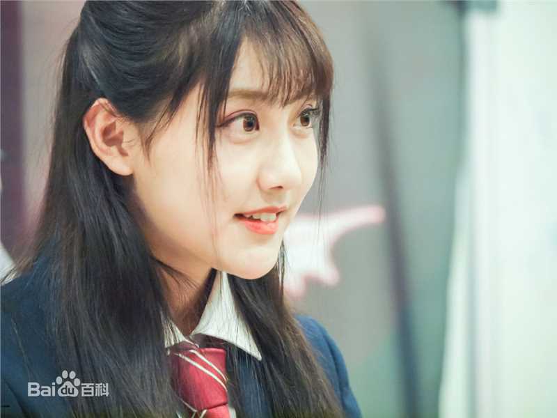 李艺彤(カチューシャガ，whitehairpin)剧场 活动素颜照壁纸