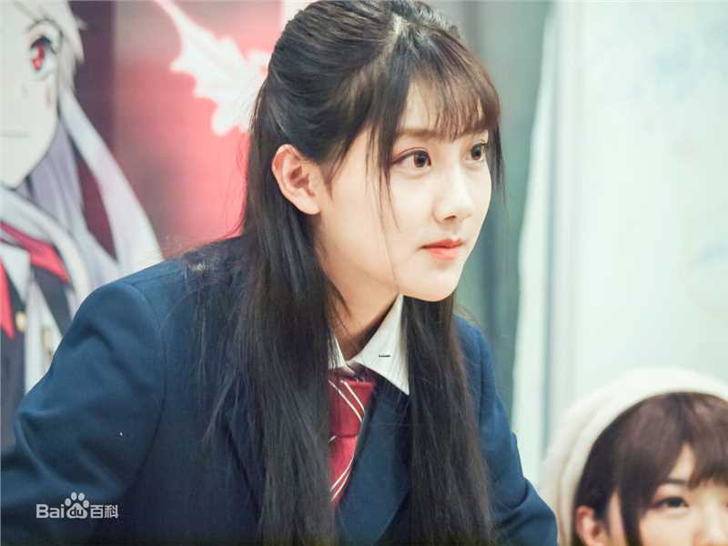 李艺彤(カチューシャガ，whitehairpin)剧场 活动素颜照壁纸