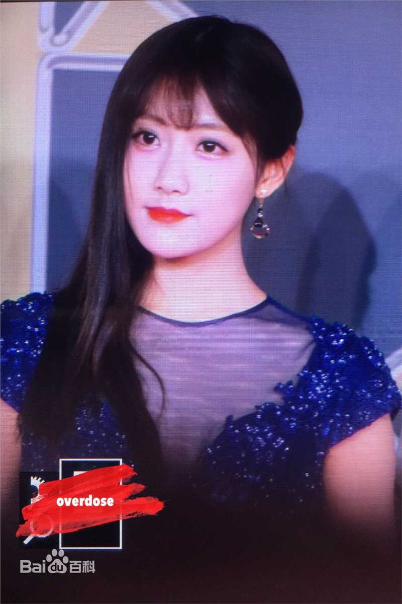 李艺彤(カチューシャガ，whitehairpin)剧场 活动素颜照壁纸