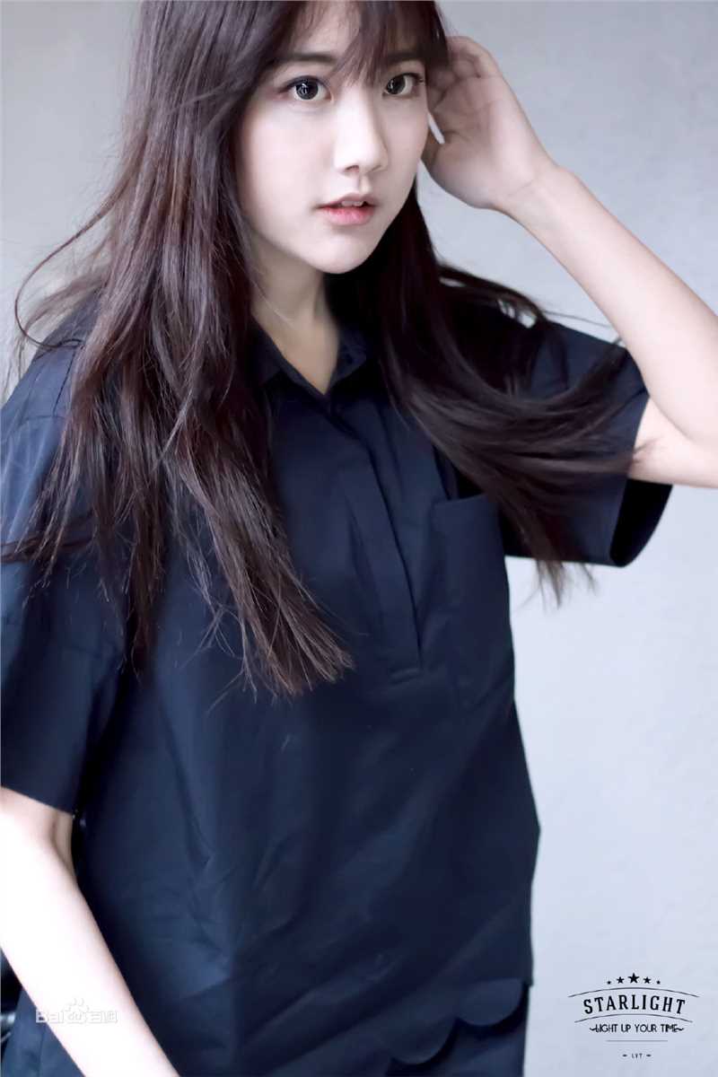 李艺彤(カチューシャガ，whitehairpin)剧场 活动素颜照壁纸