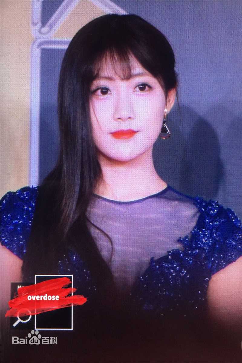 李艺彤(カチューシャガ，whitehairpin)剧场 活动素颜照壁纸