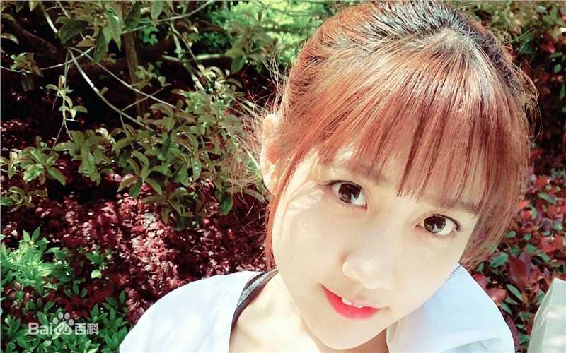 李艺彤(カチューシャガ，whitehairpin)微博素颜照相册