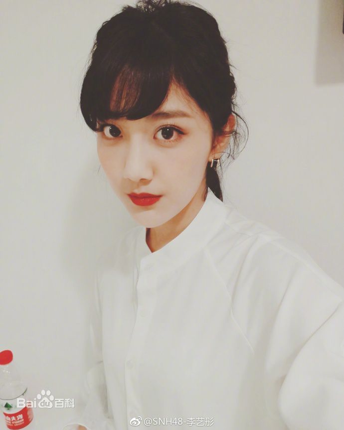 李艺彤(カチューシャガ，whitehairpin)微博素颜照相册