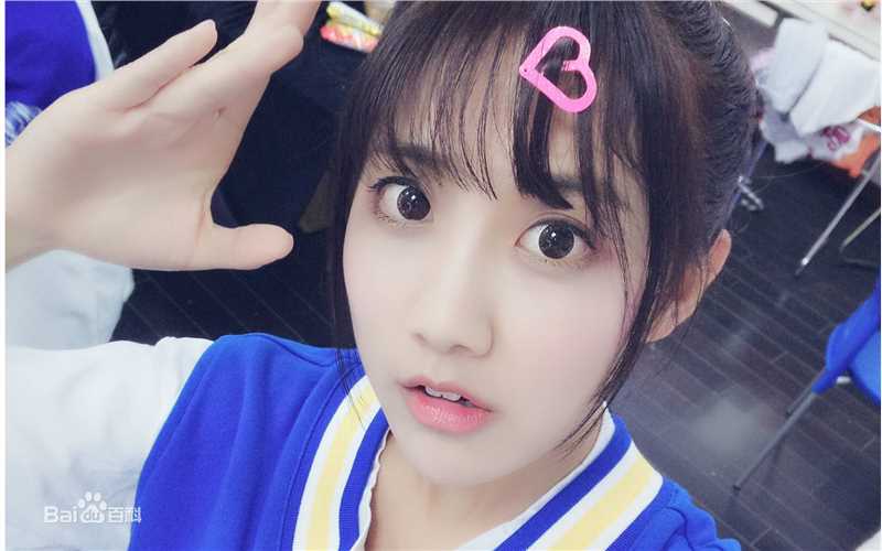 李艺彤(カチューシャガ，whitehairpin)微博素颜照相册