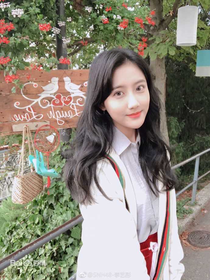 李艺彤(カチューシャガ，whitehairpin)微博素颜照相册