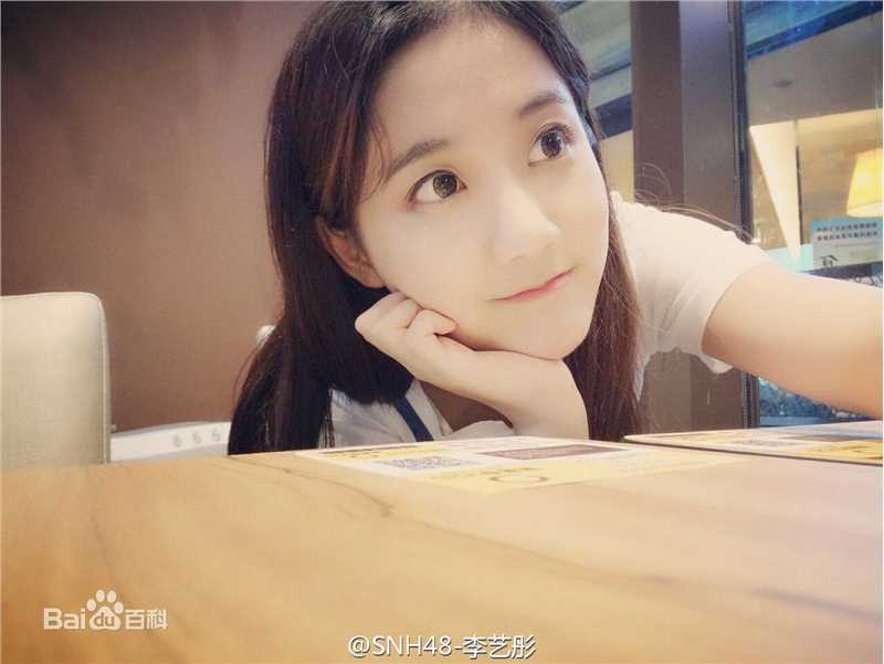 李艺彤(カチューシャガ，whitehairpin)微博素颜照相册