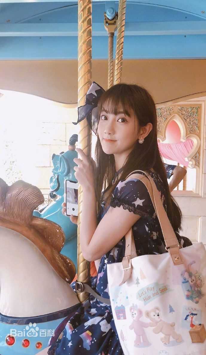 李艺彤(カチューシャガ，whitehairpin)微博素颜照相册