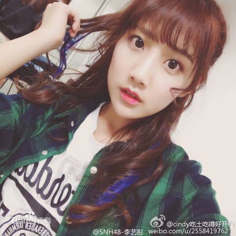 李艺彤(カチューシャガ，whitehairpin)微博素颜照相册