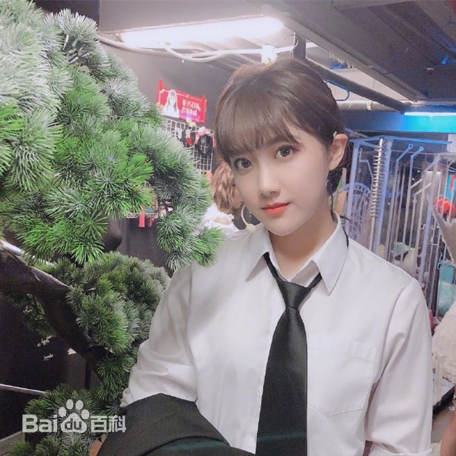 李艺彤(カチューシャガ，whitehairpin)微博素颜照相册