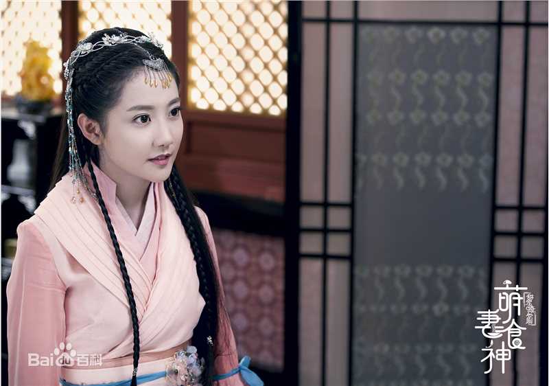 精选李艺彤(カチューシャガ，whitehairpin)在《萌妻食神》饰演阿阮中的图册