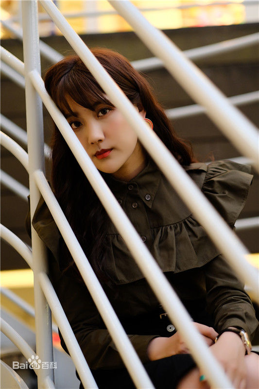 李艺彤(カチューシャガ，whitehairpin)概述图册图册