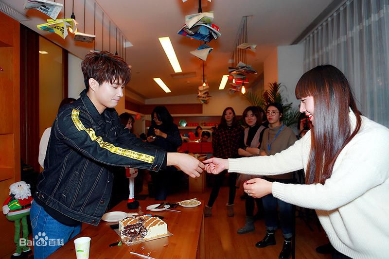 杨廷东生日会素颜照相册