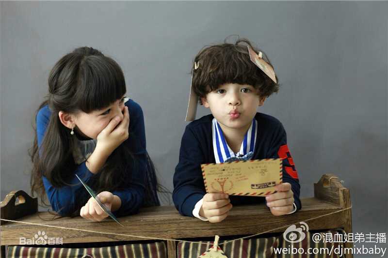 刘黛希(Daisy)与弟弟西蒙子性感图片图集