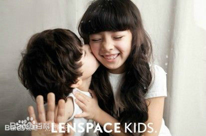 刘黛希(Daisy)与弟弟西蒙子性感图片图集