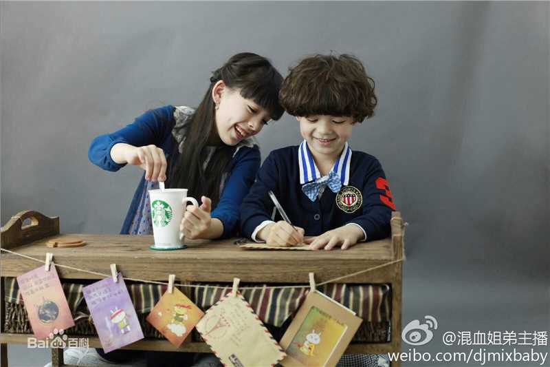 刘黛希(Daisy)与弟弟西蒙子性感图片图集