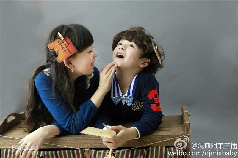 刘黛希(Daisy)与弟弟西蒙子性感图片图集